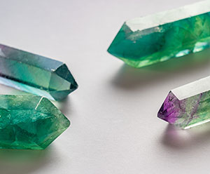 pierres fines vertes et violettes quartz bijoux